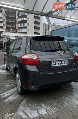Хэтчбек Toyota Auris 2010 в 