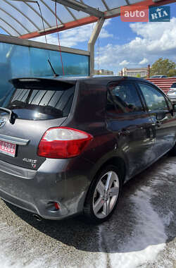 Хэтчбек Toyota Auris 2010 в 