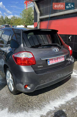 Хэтчбек Toyota Auris 2010 в 