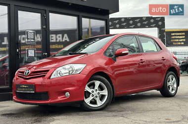 Хэтчбек Toyota Auris 2010 в 