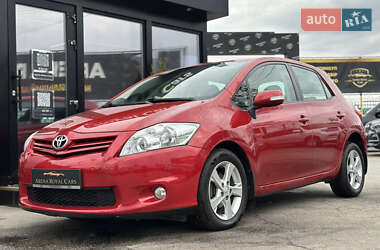 Хэтчбек Toyota Auris 2010 в 