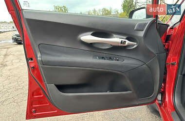Хэтчбек Toyota Auris 2010 в 