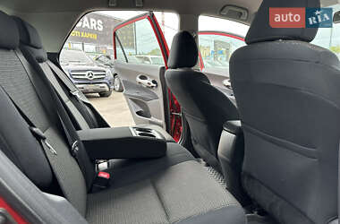 Хэтчбек Toyota Auris 2010 в 