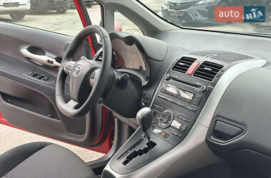 Хэтчбек Toyota Auris 2010 в 