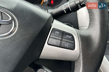 Хэтчбек Toyota Auris 2010 в 