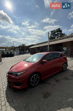 Хэтчбек Toyota Auris 2015 в 