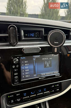 Хэтчбек Toyota Auris 2015 в 