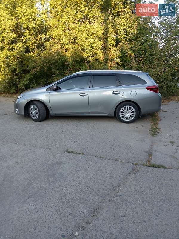 Универсал Toyota Auris 2014 в Обухове