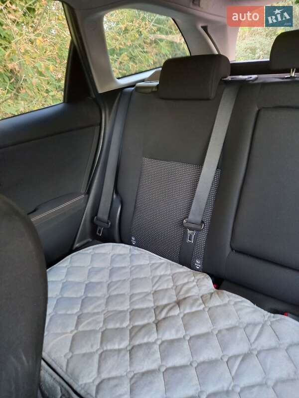 Универсал Toyota Auris 2014 в Обухове