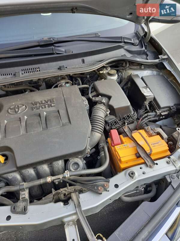 Универсал Toyota Auris 2014 в Обухове