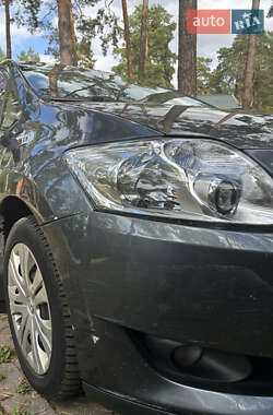 Хэтчбек Toyota Auris 2008 в 