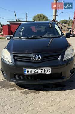 Хэтчбек Toyota Auris 2010 в Тростянце