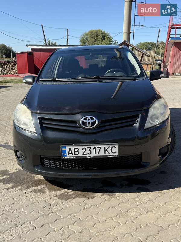 Хетчбек Toyota Auris 2010 в Тростянці