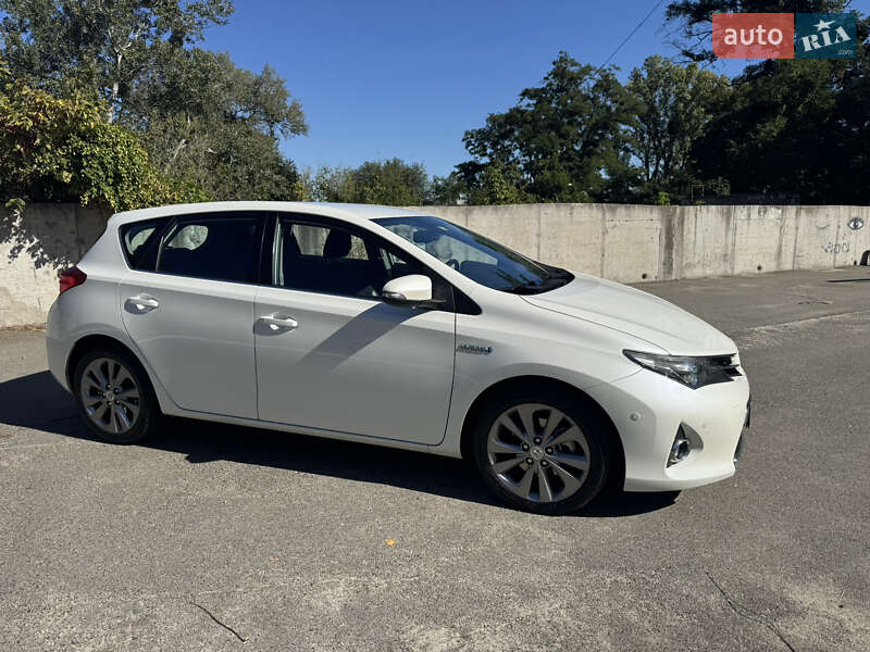 Хэтчбек Toyota Auris 2013 в Киеве