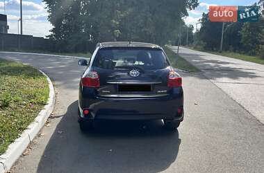 Хэтчбек Toyota Auris 2011 в 