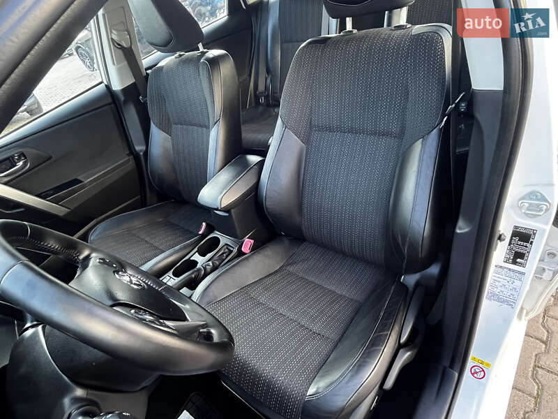Хэтчбек Toyota Auris 2013 в Луцке