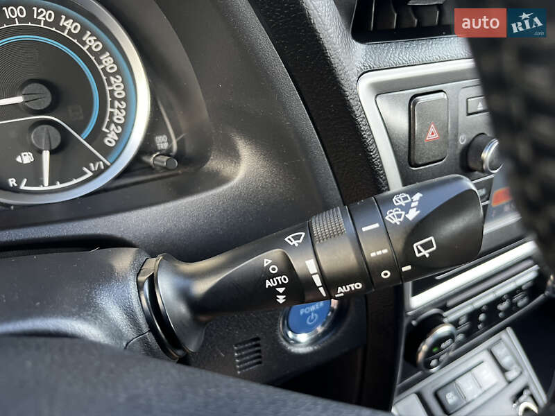Хэтчбек Toyota Auris 2013 в Луцке