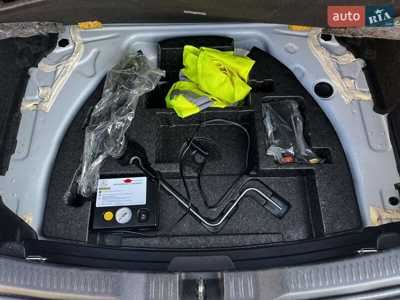Хэтчбек Toyota Auris 2013 в Луцке