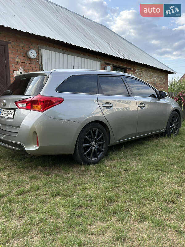 Универсал Toyota Auris 2014 в Новояворовске фото 9 Универсал Toyota Auris 2014 в Новояворовске