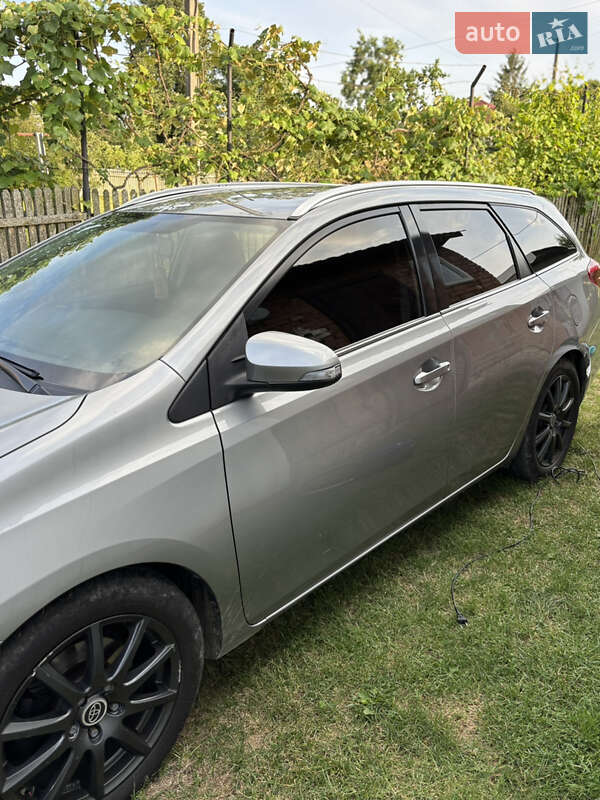 Универсал Toyota Auris 2014 в Новояворовске фото 6 Универсал Toyota Auris 2014 в Новояворовске