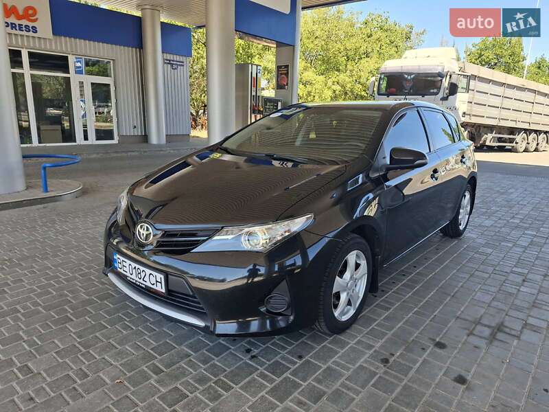 Toyota Auris 2013
