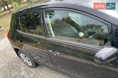 Хэтчбек Toyota Auris 2008 в 