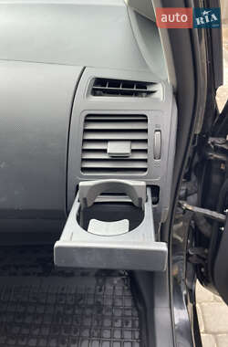 Хэтчбек Toyota Auris 2008 в 