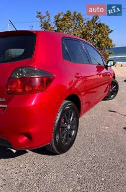 Хэтчбек Toyota Auris 2010 в 