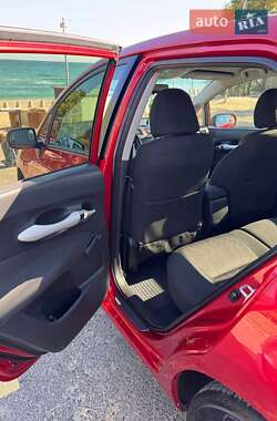 Хэтчбек Toyota Auris 2010 в 