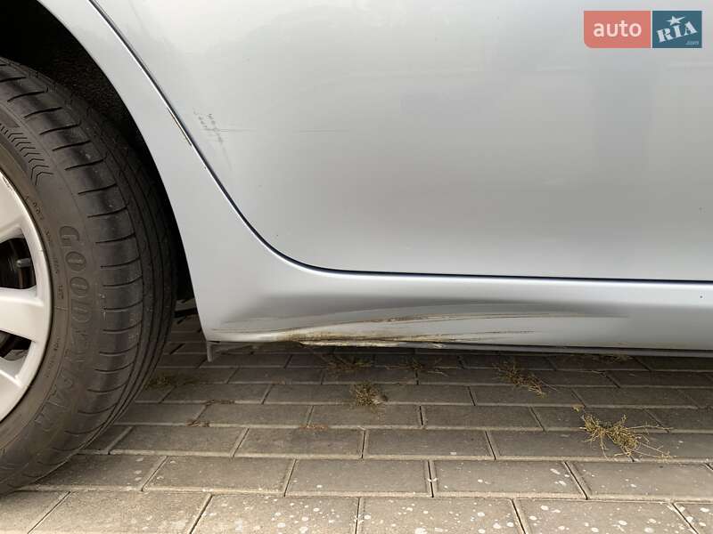 Хэтчбек Toyota Auris 2007 в Киеве