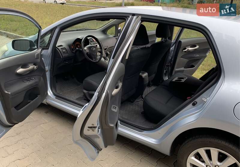 Хэтчбек Toyota Auris 2007 в Киеве