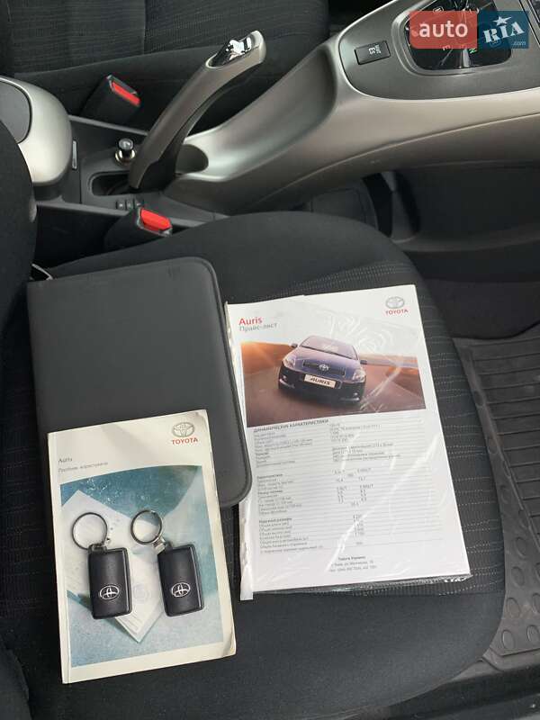 Хэтчбек Toyota Auris 2007 в Киеве