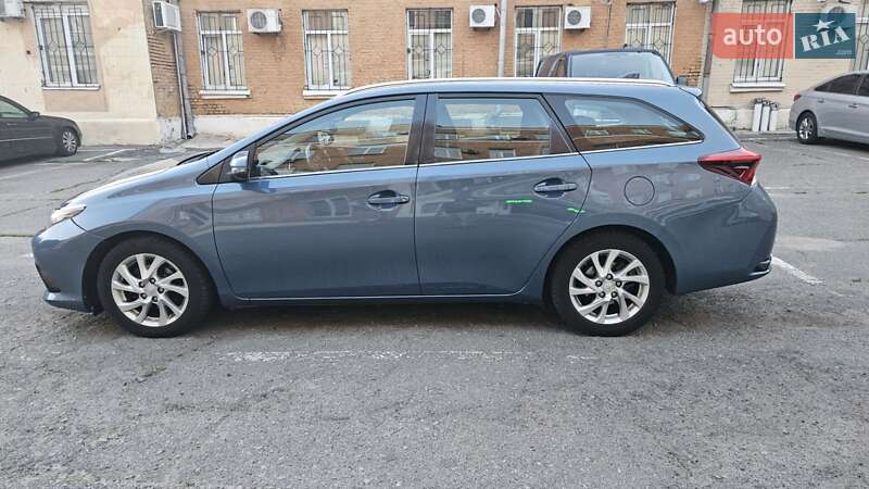 Універсал Toyota Auris 2015 в Києві