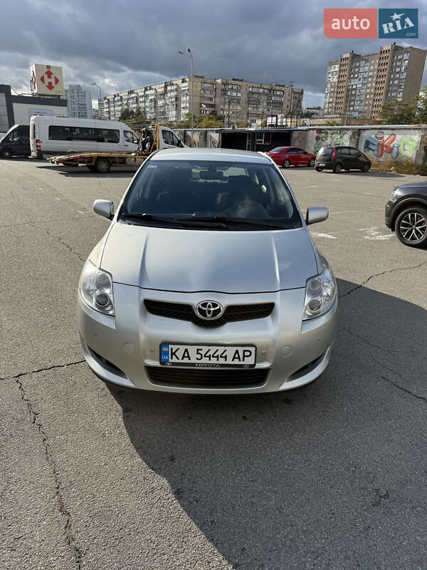 Хэтчбек Toyota Auris 2008 в Киеве