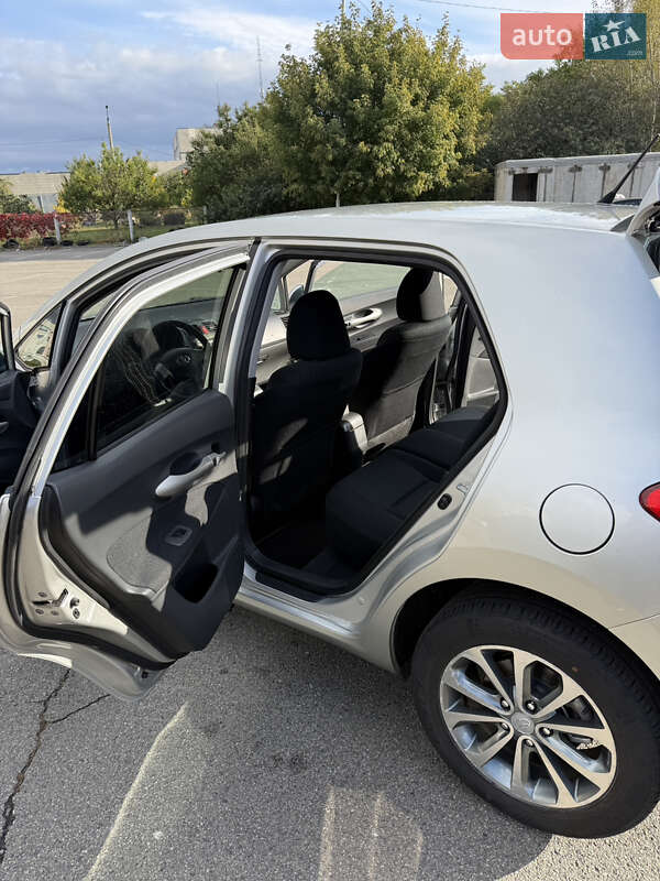 Хэтчбек Toyota Auris 2008 в Киеве