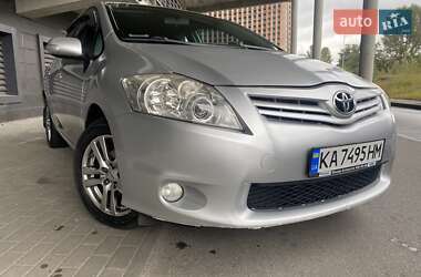 Хэтчбек Toyota Auris 2011 в 