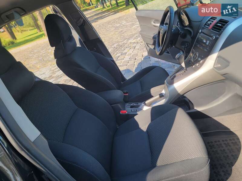 Хэтчбек Toyota Auris 2011 в Киеве