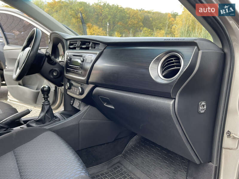 Хэтчбек Toyota Auris 2013 в Полтаве