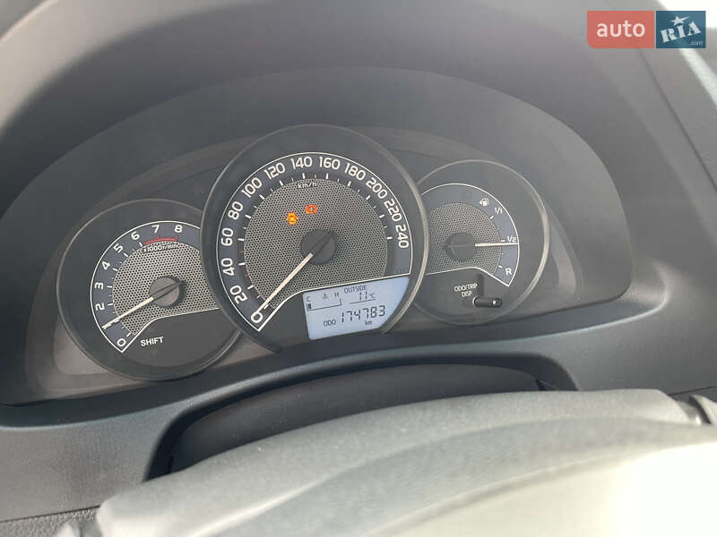 Хэтчбек Toyota Auris 2013 в Полтаве