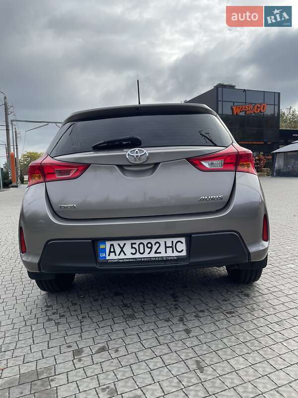 Хэтчбек Toyota Auris 2013 в Полтаве
