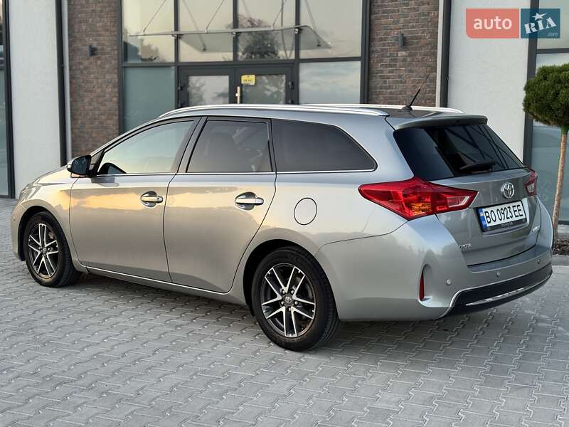 Универсал Toyota Auris 2014 в Тернополе