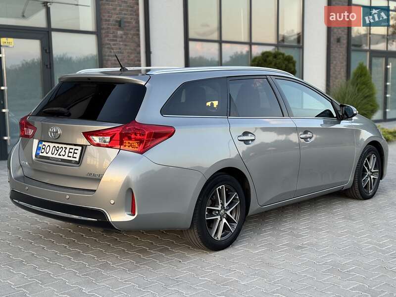 Универсал Toyota Auris 2014 в Тернополе