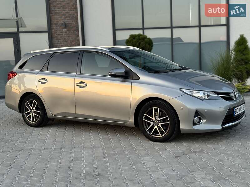 Универсал Toyota Auris 2014 в Тернополе