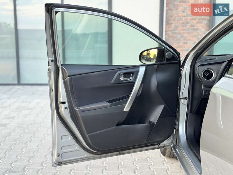 Универсал Toyota Auris 2014 в Тернополе