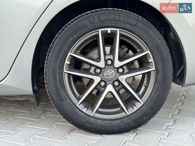 Универсал Toyota Auris 2014 в Тернополе