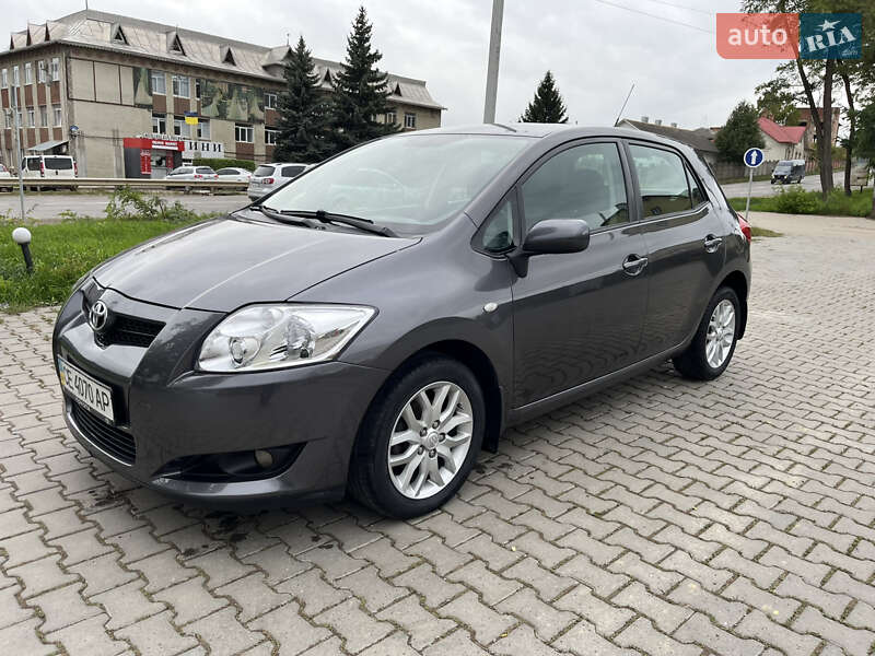 Хэтчбек Toyota Auris 2008 в 