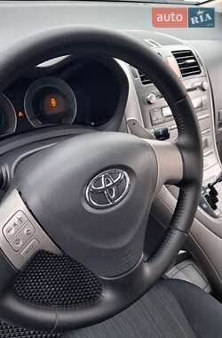 Хэтчбек Toyota Auris 2007 в 