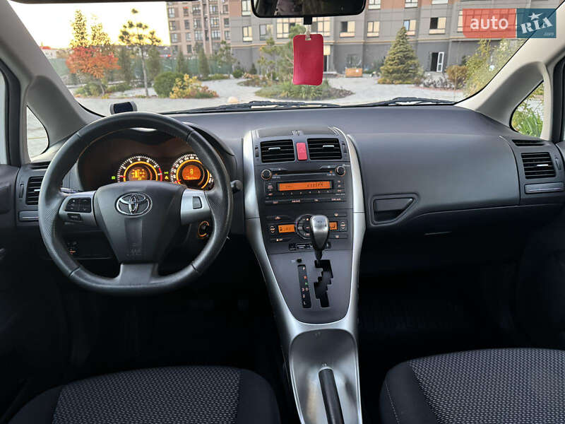 Хэтчбек Toyota Auris 2011 в Киеве