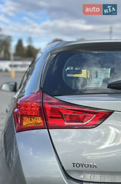 Хэтчбек Toyota Auris 2014 в 