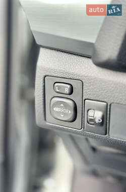 Хэтчбек Toyota Auris 2014 в 